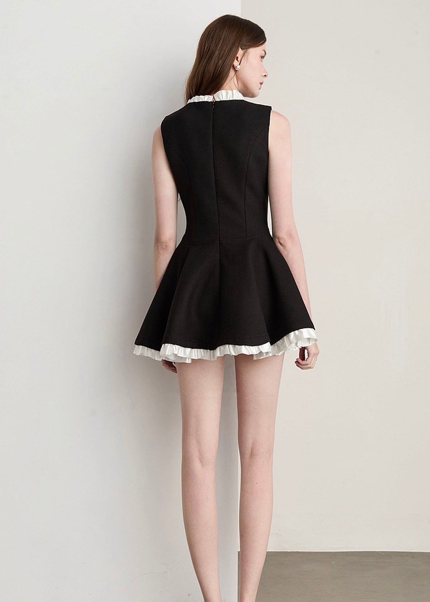 スタンドフリルカラーミニドレス