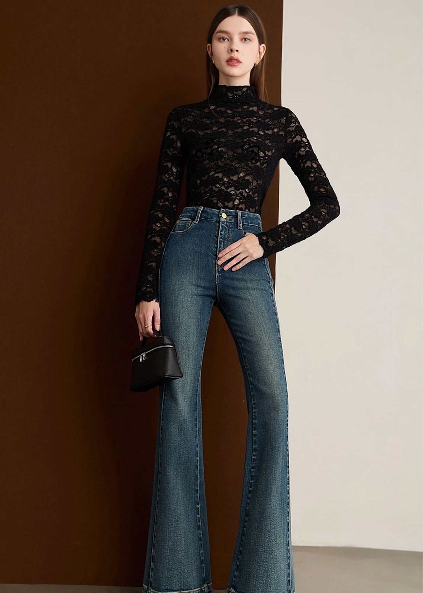 シアーカットアウトレーストップス