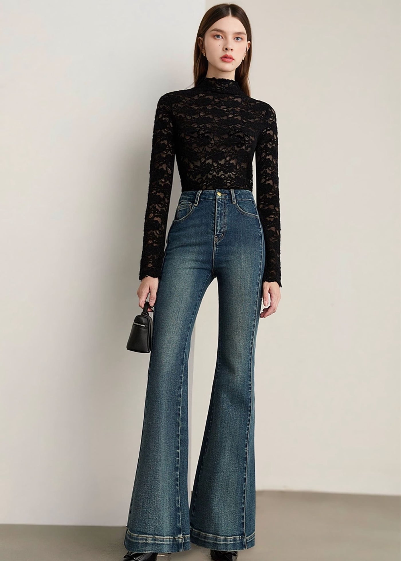 シアーカットアウトレーストップス