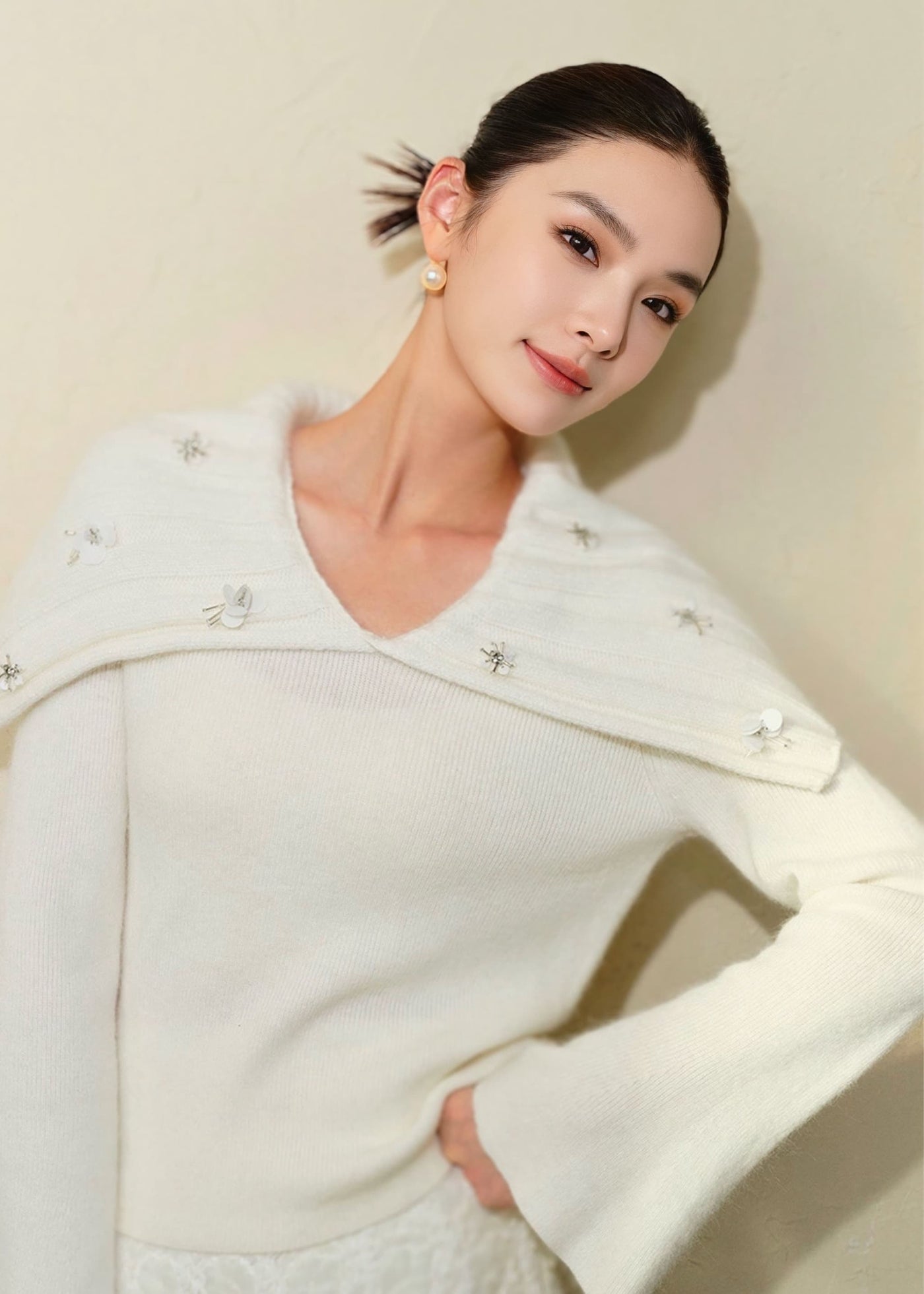 ラージラペルフレアスリーブセーター