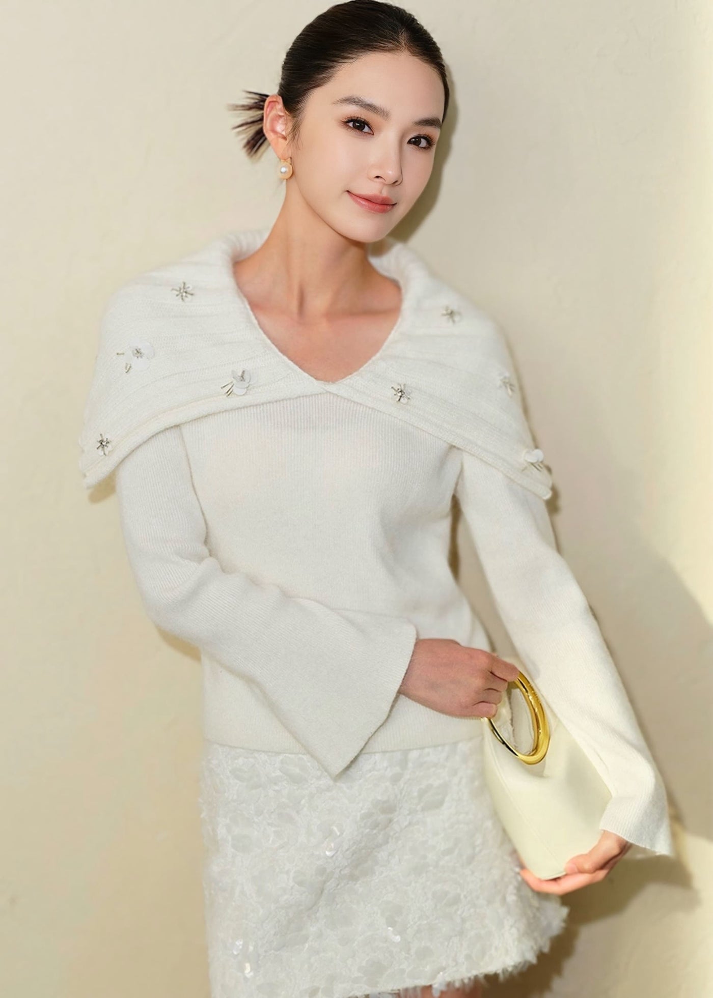 ラージラペルフレアスリーブセーター