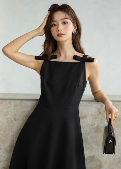 リボンストラップブラックドレス
