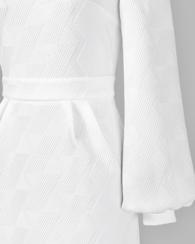 X型ラインホワイトタイトドレス